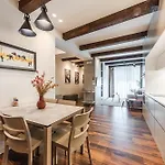 Luxury Living In Historic Heart By Pik Host Villa