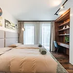 Luxury Living In Historic Heart By Pik Host Villa *