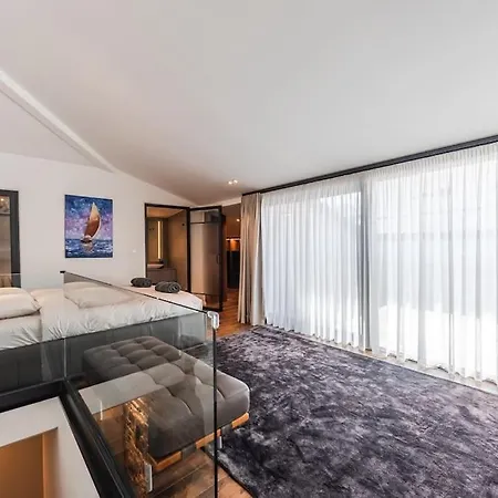 Luxury Living In Historic Heart *
