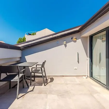 Luxury Living In Historic Heart Villa *