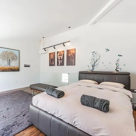 Villa Luxury Living In Historic Heart Shkoder