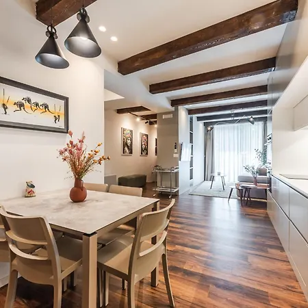 Luxury Living In Historic Heart By Pik Host Villa