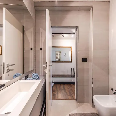 Luxury Living In Historic Heart By Pik Host Villa