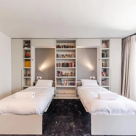 Vila Luxury Living In Historic Heart By Pik Host