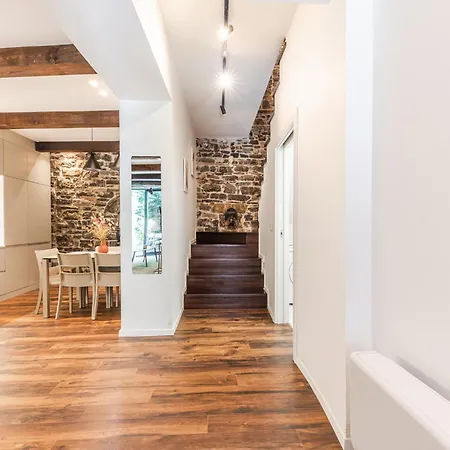 Luxury Living In Historic Heart By Pik Host * Σκόδρα