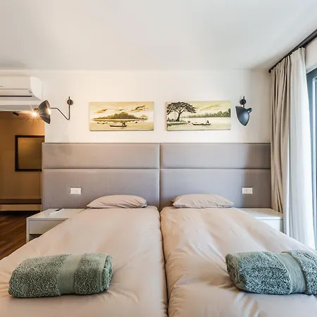 Βίλα Luxury Living In Historic Heart By Pik Host