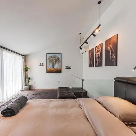 Luxury Living In Historic Heart By Pik Host