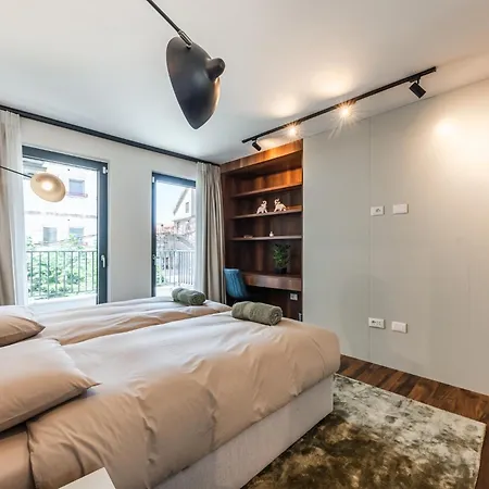 Luxury Living In Historic Heart By Pik Host Σκόδρα