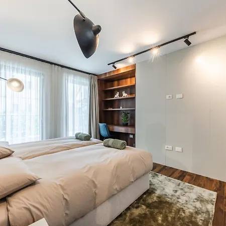 Luxury Living In Historic Heart By Pik Host * Σκόδρα